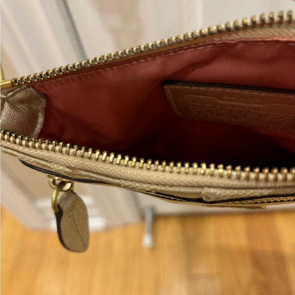Coach crossbody purse - Picture 4 of 5